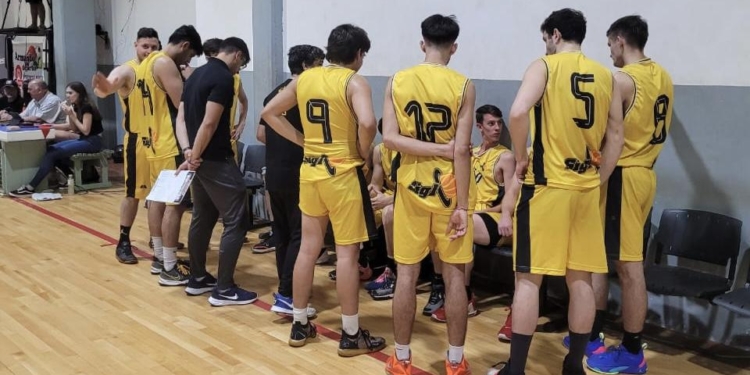 Siglo XXI se tomó revancha ante el campeón 