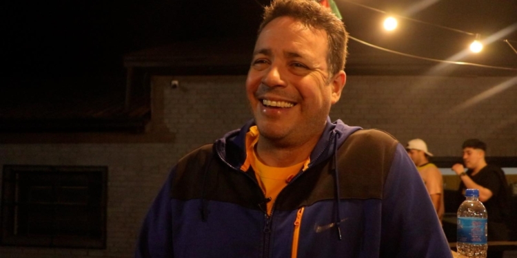 ¡Sin desperdiciar! El presidente de la FMBB se animó al Tiempo Muerto