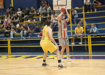 CAPRI los mira desde arriba