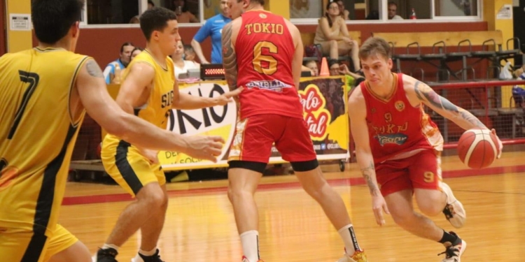 Tokio mostró su chapa de candidato y se adelantó en la serie ante Siglo XXI 1 Tokio mostró su chapa de candidato y se adelantó en la serie ante Siglo XXI