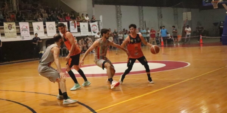 Cataratas pisó fuerte de local y puso en jaque a CAPRI