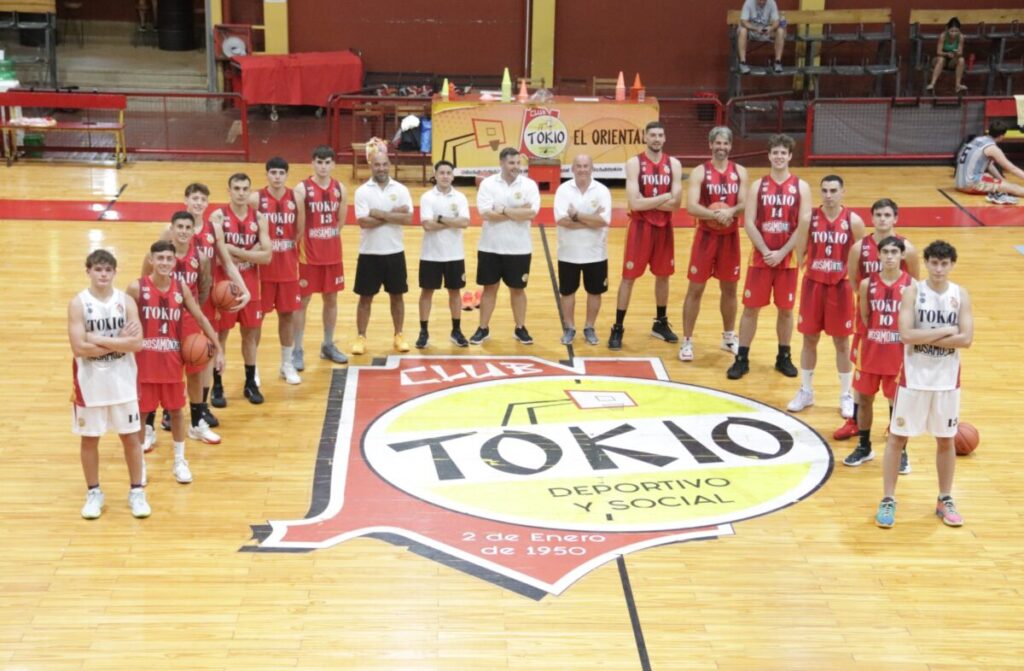 Tokio presentó su nueva indumentaria para la Liga Federal 3 Tokio presentó su nueva indumentaria para la Liga Federal 2