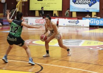 Sonrisas locales en el salto inicial del Femenino