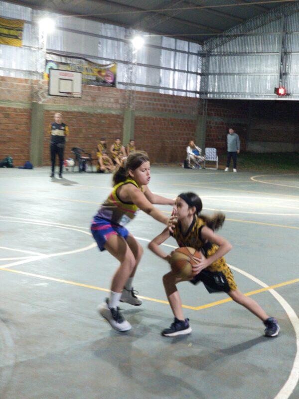 Con las chicas comenzó la acción del torneo posadeño 5 Con las chicas comenzó la acción del torneo posadeño 4