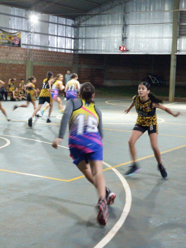 Con las chicas comenzó la acción del torneo posadeño 9 Con las chicas comenzó la acción del torneo posadeño 8