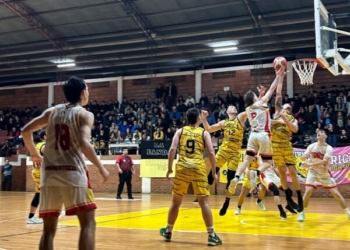 Tirica sacó pecho en casa y se adelantó en la final