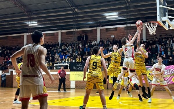 Tirica sacó pecho en casa y se adelantó en la final