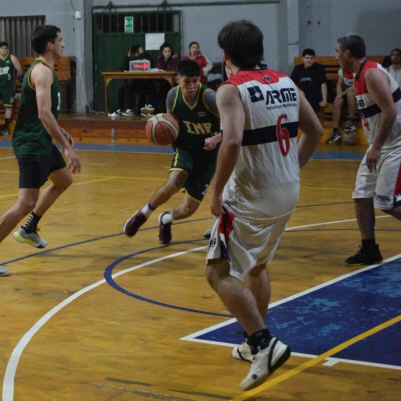 Brown logró su primera victoria al superar ampliamente a Itapúa 5 Brown logró su primera victoria al superar ampliamente a Itapúa 4