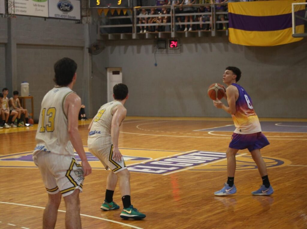 Triunfo heróico: El Coatí lo dio vuelta en el cierre y se quedó con el clásico  6