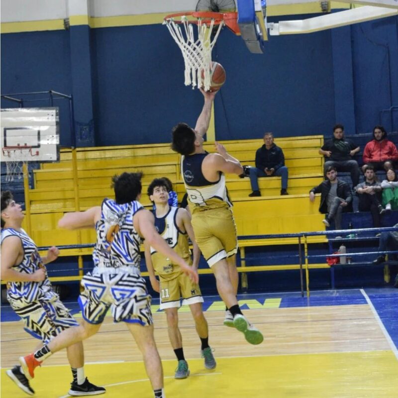 Mitre sumó un nuevo triunfo y se mantiene como líder invicto del Torneo Posadeño 5 Mitre sumó un nuevo triunfo y se mantiene como líder invicto del Torneo Posadeño 4