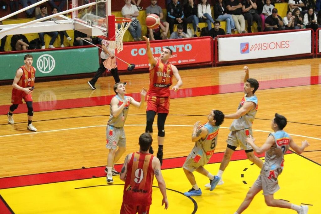 Tokio reaccionó a tiempo y se quedó con un triunfazo ante CAPRI 15 Tokio reaccionó a tiempo y se quedó con un triunfazo ante CAPRI 14