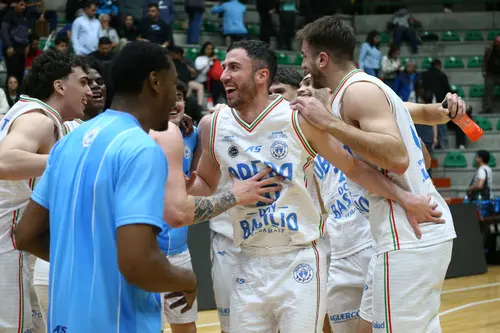 Reacción, fluidez y triunfazo de OTC ante Atenas 7 Reacción, fluidez y triunfazo de OTC ante Atenas 6