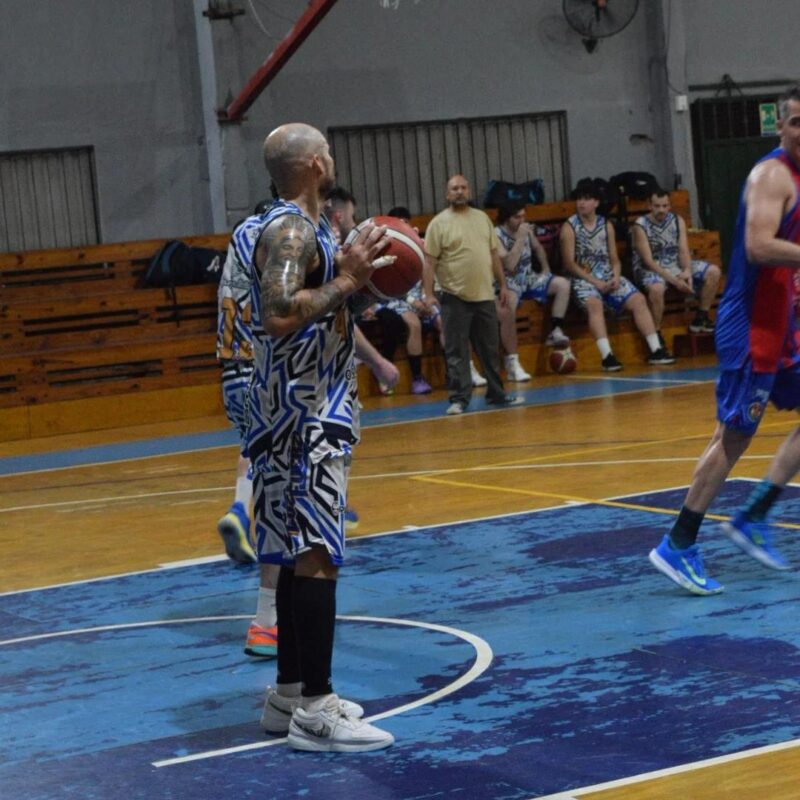 Brown y Luz y Fuerza cerraron la primera fase con un triunfo 15 Brown y Luz y Fuerza cerraron la primera fase con un triunfo 14