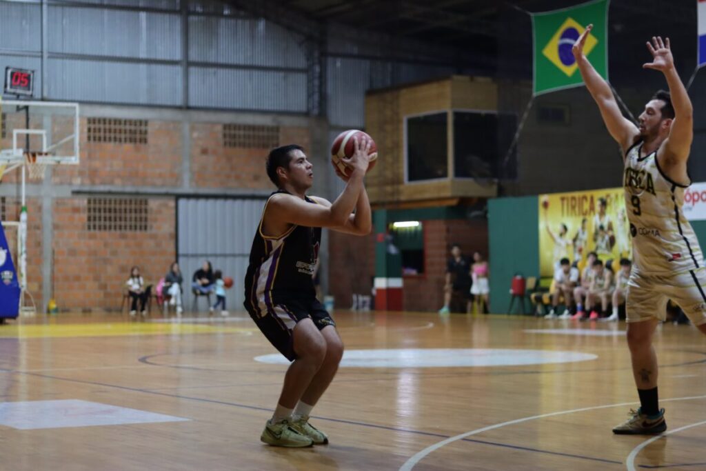 El Coatí volvió a festejar en el clásico eldoradense 12