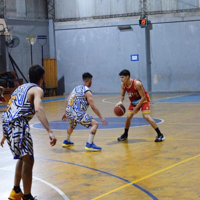 Tokio liquidó la serie ante Luz y Fuerza y se metió en la final del Torneo Posadeño 7 Tokio liquidó la serie ante Luz y Fuerza y se metió en la final del Torneo Posadeño 6