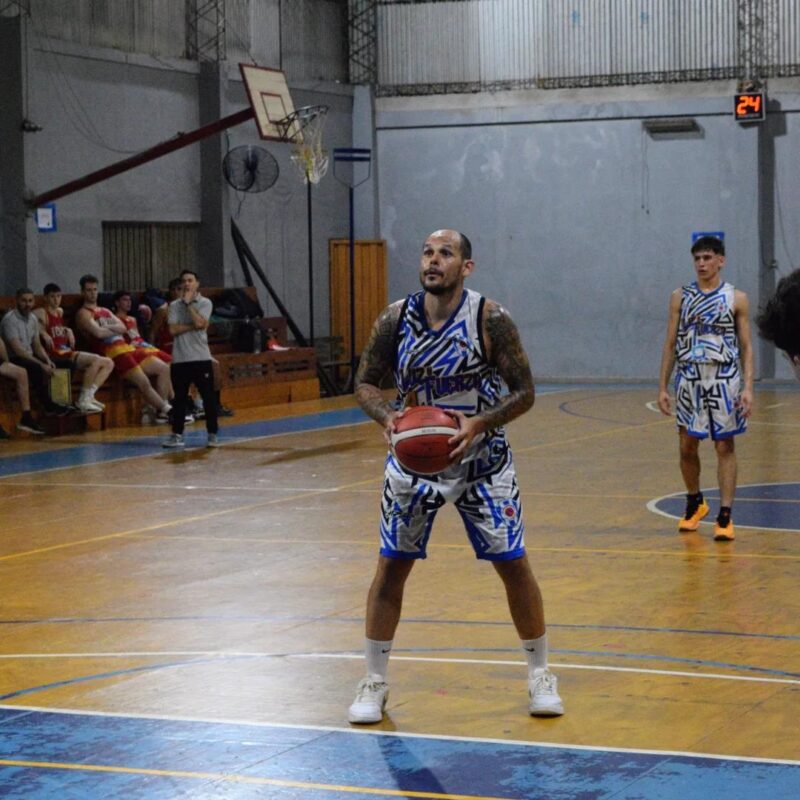 Tokio liquidó la serie ante Luz y Fuerza y se metió en la final del Torneo Posadeño 5 Tokio liquidó la serie ante Luz y Fuerza y se metió en la final del Torneo Posadeño 4