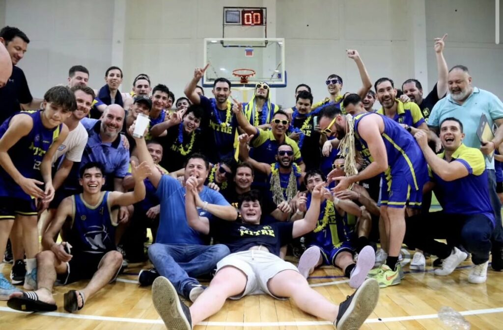 Fiesta “auriazul”: Mitre nuevo campeón del básquet provincial 19 Fiesta “auriazul”: Mitre nuevo campeón del básquet provincial 18