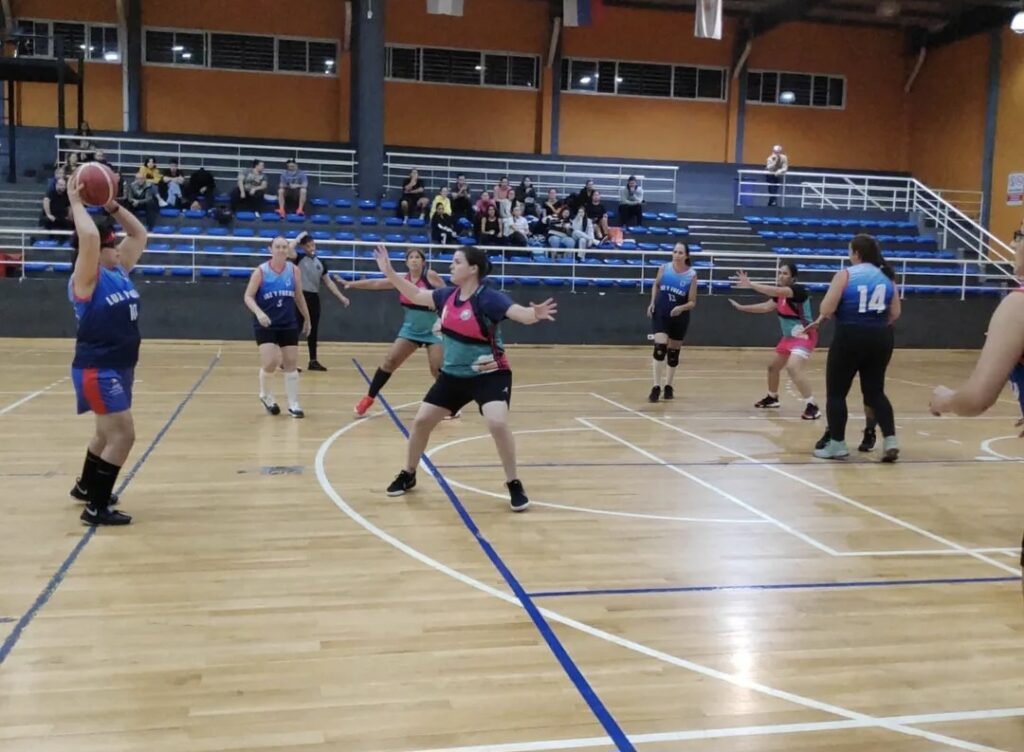 Cuadrangular de Maxi Femenino: Homenaje a “Yuyo" Enriquez 3 Cuadrangular de Maxi Femenino: Homenaje a “Yuyo" Enriquez 2