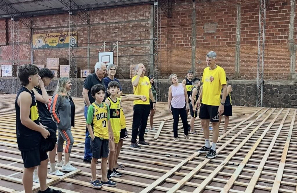 Sueño en marcha: Siglo XXI a un paso de tener su piso de parquet 2