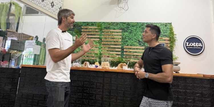 Santi González a fondo en la vuelta del 1vs1 con Misiones Básket 