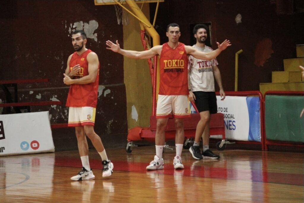 Tokio, el primero en salir a cancha 4