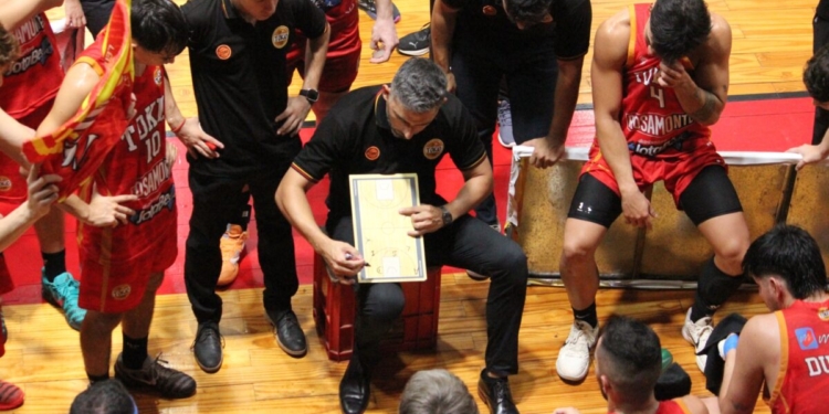 Tokio por la vuelta triunfal en su templo 