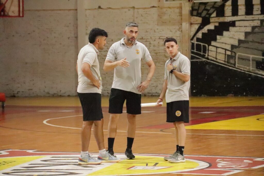 Tokio por la vuelta triunfal en su templo  2