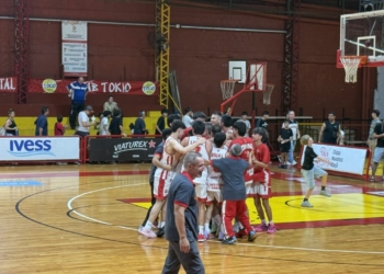 Dura caída de Tokio en su templo 