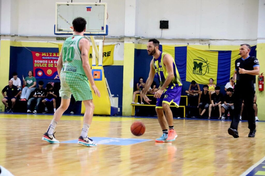 Mitre reaccionó a tiempo y debutó con una victoria 9 Mitre reaccionó a tiempo y debutó con una victoria 8