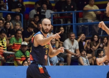 Punteria “azzurra”: CAPRI se recuperó en casa y festejó ante Tokio