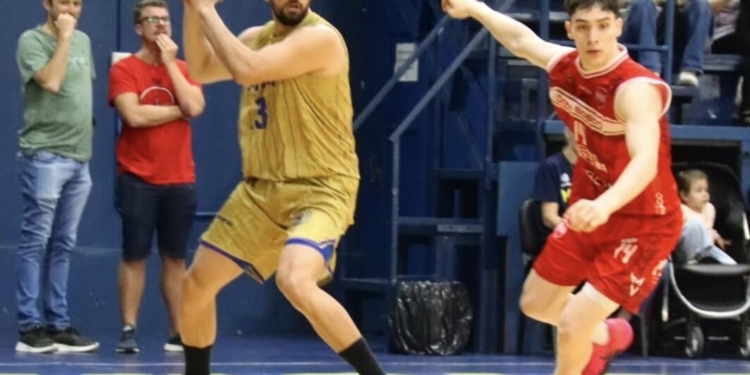 Mitre sufrió en casa y lo ganó sobre el cierre