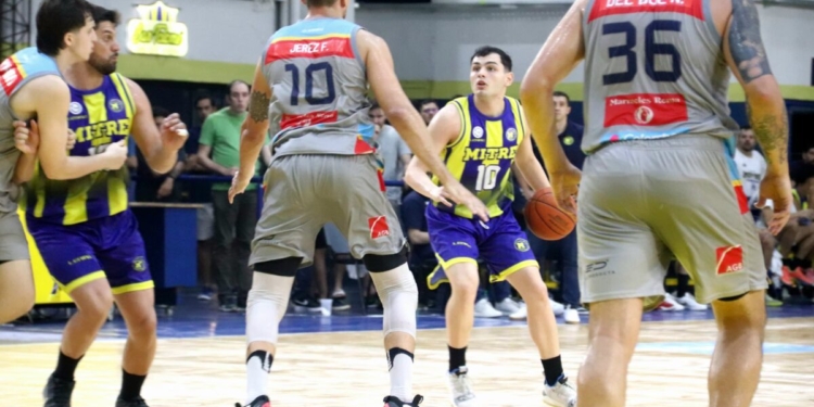 Mitre volvió a sonreír en su casa