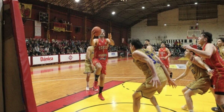 Tokio dio el primer golpe en el clásico posadeño