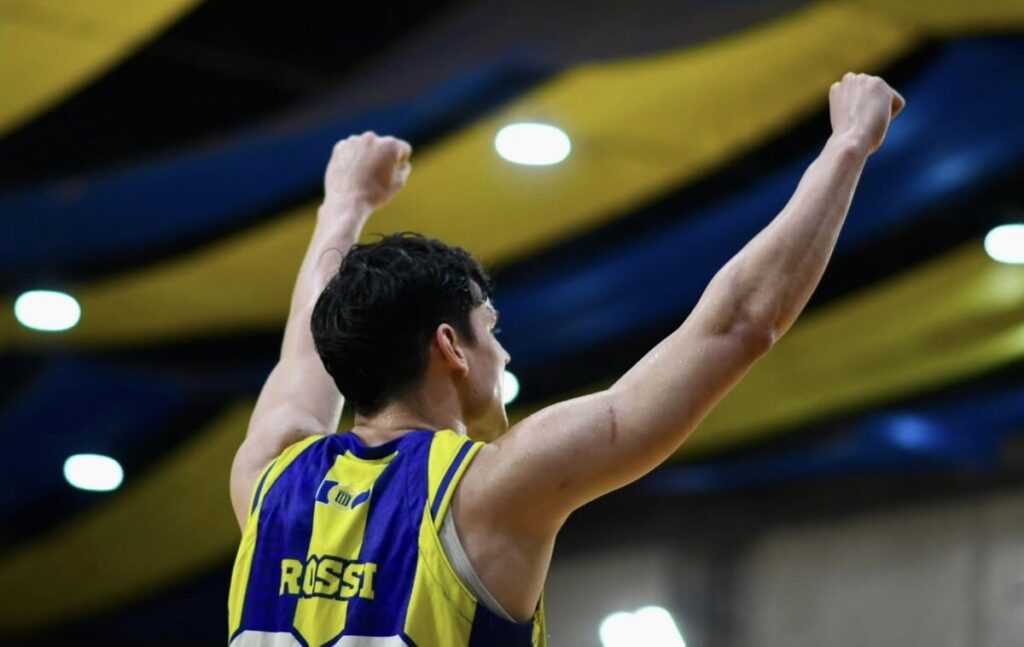 Mitre festejó en el clásico y jugará por el ascenso 14