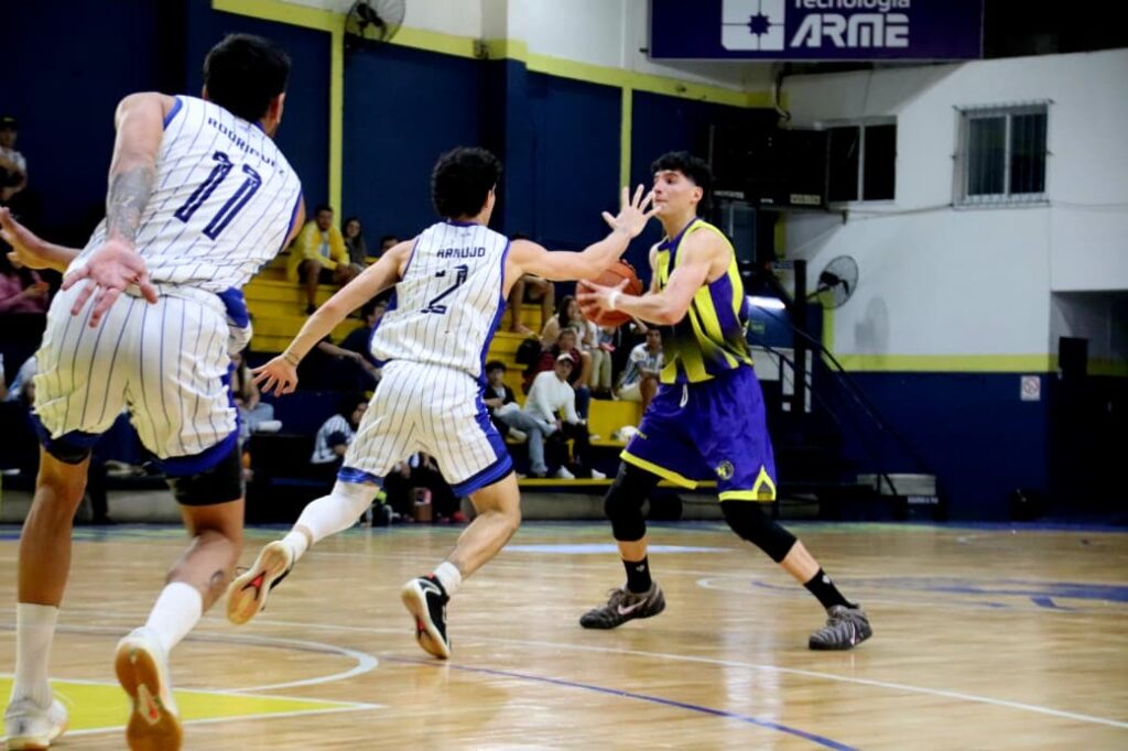 Carácter “auriazul”: Mitre volvió a ganar y se metió en cuartos de final 7 Carácter “auriazul”: Mitre volvió a ganar y se metió en cuartos de final 6