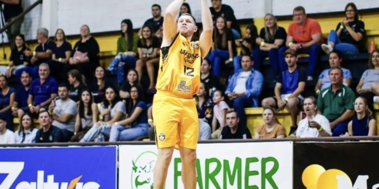 Nelson Peralta volvió a Colonias Gold