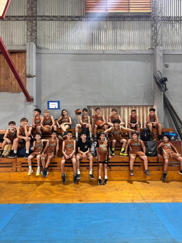 La Pulga Básquet: un sueño que empezó con 9 chicos y hoy juega en la Liga Provincial 7 La Pulga Básquet: un sueño que empezó con 9 chicos y hoy juega en la Liga Provincial 6