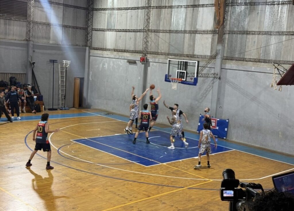 Triunfo aplastante de CAPRI para seguir invicto  12