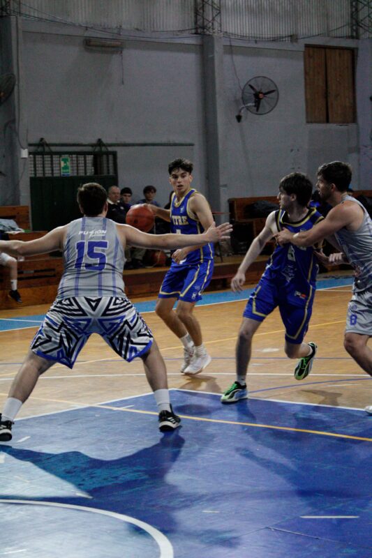 Mitre volvió a la victoria ante Luz y Fuerza 5 Mitre volvió a la victoria ante Luz y Fuerza 4