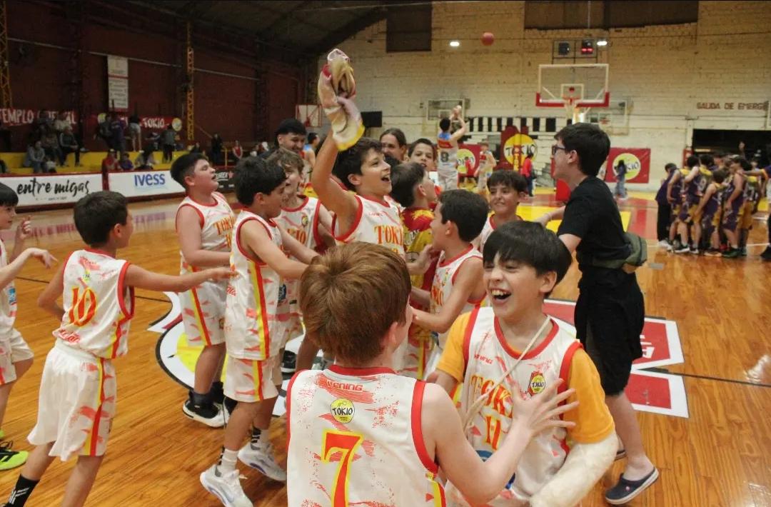 Tokio se consagró campeón del Top4 U11 y U15 3 Tokio se consagró campeón del Top4 U11 y U15 2